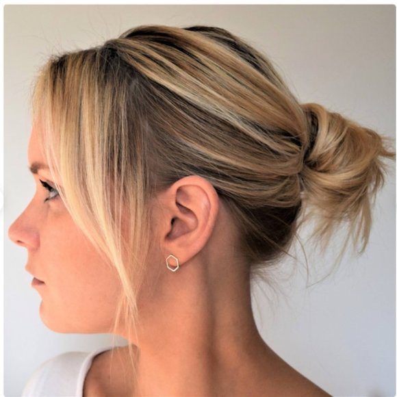 "6 Points" Minimalist Hexagon Simple Stud Earrings - Picture 4 of 7